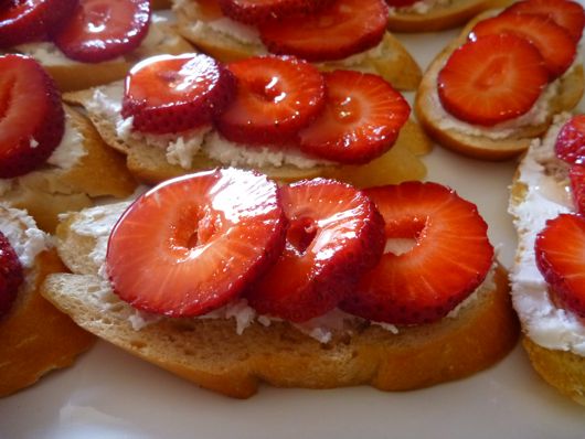 crostini with goat cheese