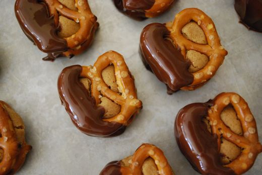 chocolate peanut butter pretzels
