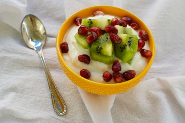healthy dessert with yogurt
