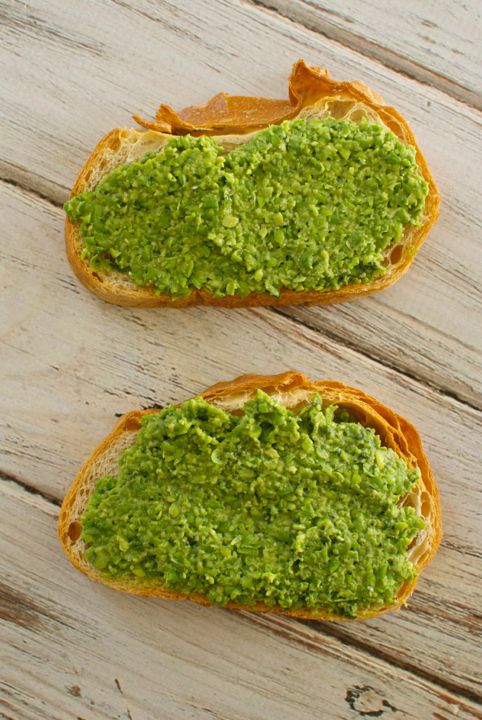 toast with peas