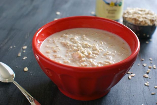 Creamy Vanilla Overnight Oats (Just 3 ingredients!) - Eating Made Easy