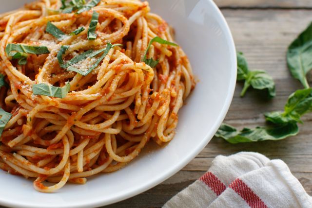 Pasta with No Cook Tomato Sauce