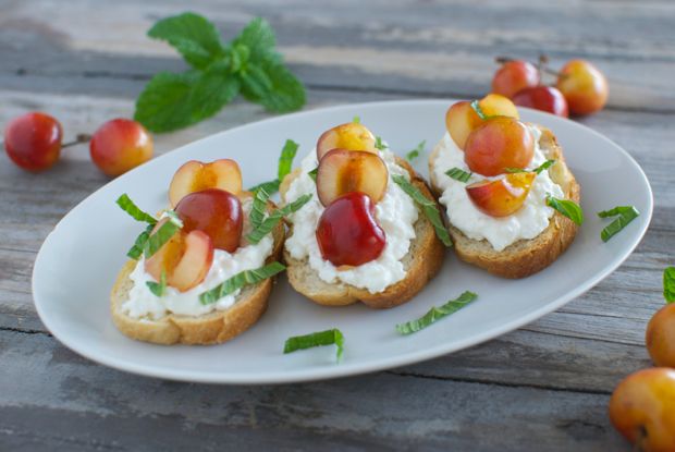 Crostini with Ricotta Cherries and Mint