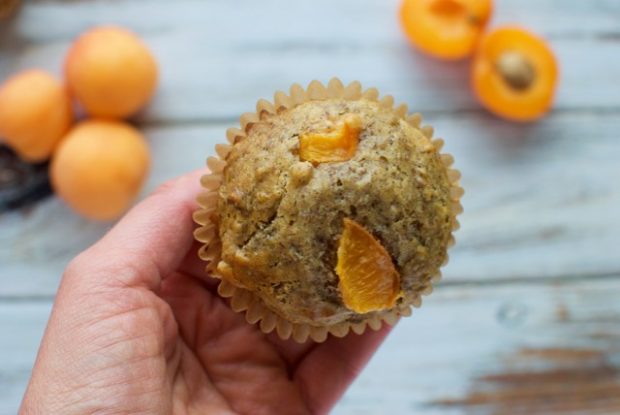 apricot flaxseed muffins