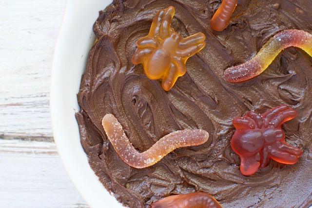 Creepy Crawler Mud Pie - Eating Made Easy